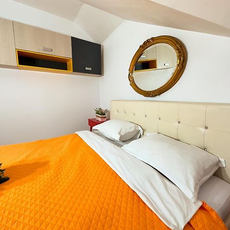 Millenium Apartment Central Craiova Eksteriør billede